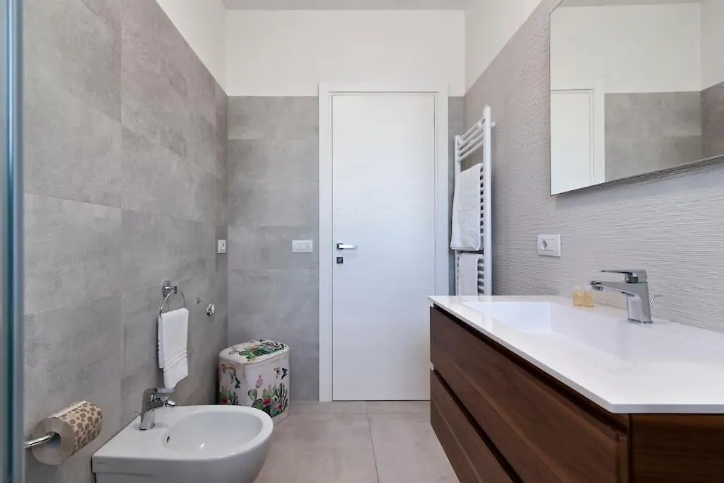 Renoir - Balcone E Box Auto - Lecce Selection Apartment